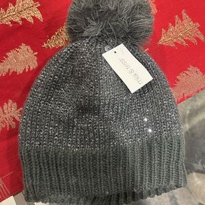 NWT Mia and Tess women's Knit Pom-Pom Beanie
